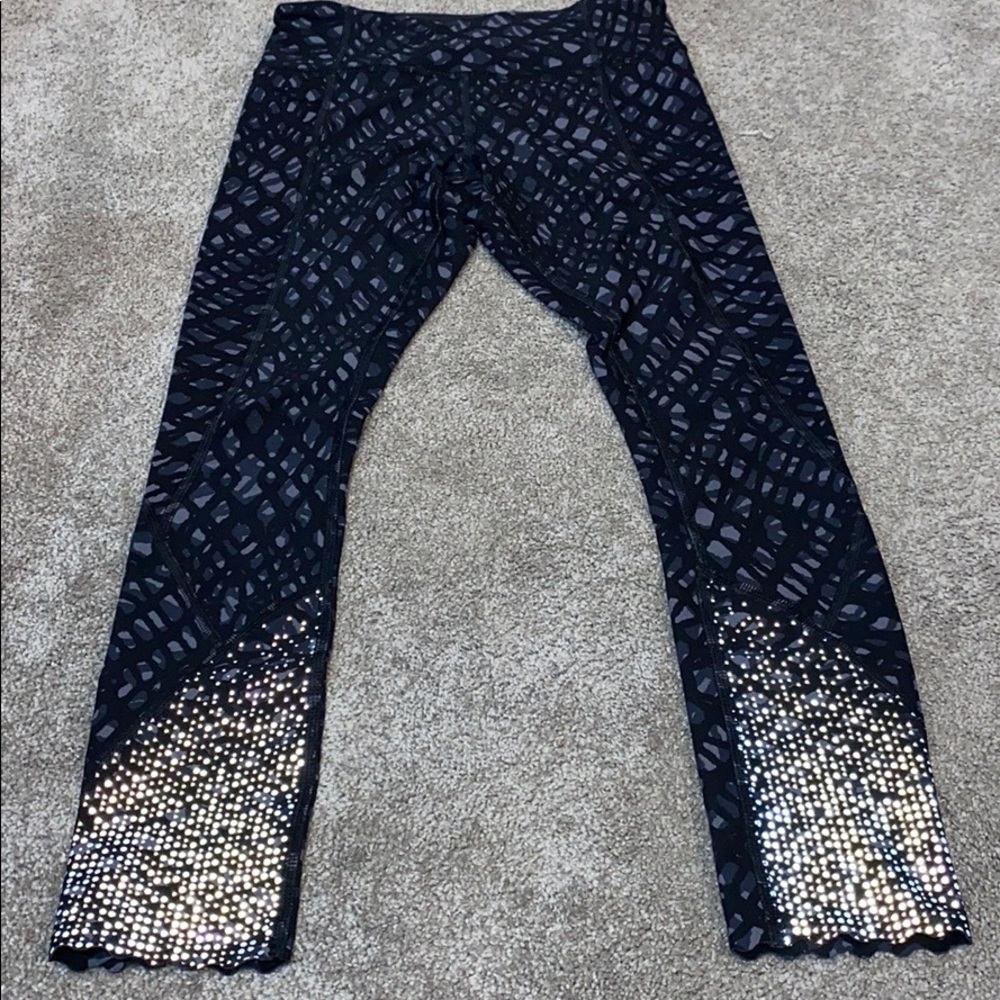 Lululemon leggings size 4 Bottom is reflective